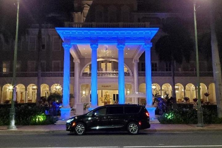 Waikiki: Car & Driver - 5 Hours - Photo 1 of 9